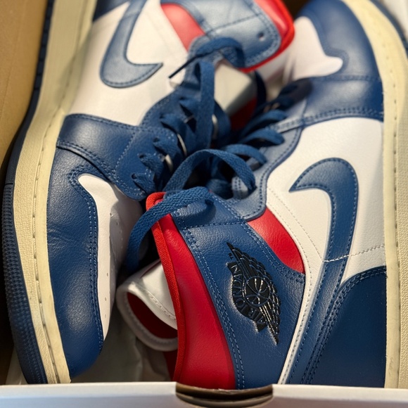 ALMOST NEW - WORN WMNS12/MNS10.5 - AIR JORDAN 1 MID RED/WHT/BLU - BOSTONRED SOX
